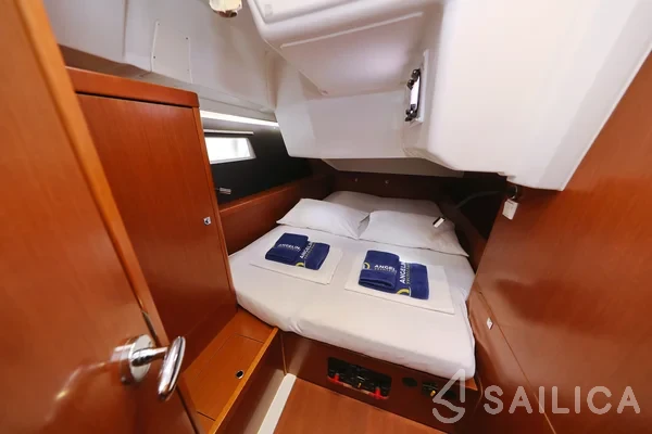 Oceanis 41 - Yacht Charter Sailica