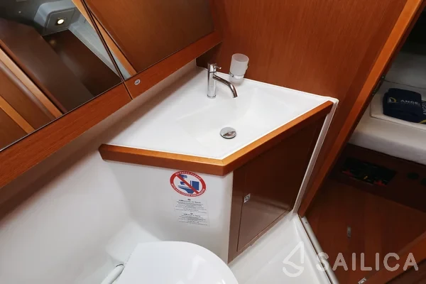 Oceanis 41 - Yacht Charter Sailica