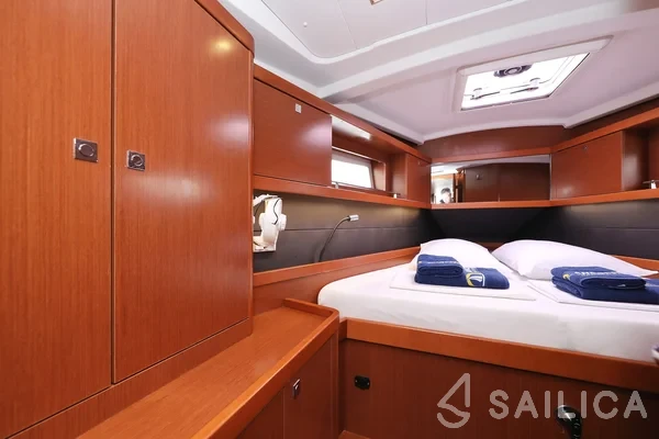 Oceanis 41 - Yacht Charter Sailica