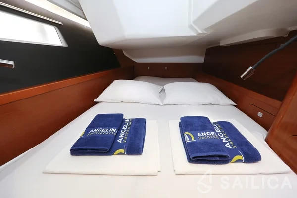 Oceanis 41 - Yacht Charter Sailica