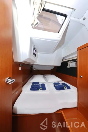 Oceanis 41 - Yacht Charter Sailica