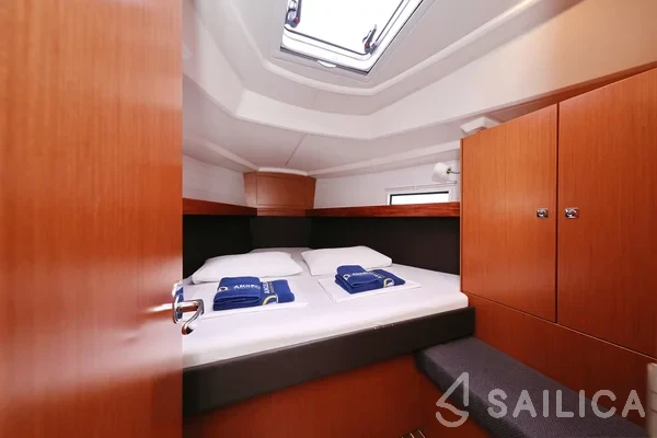 Bavaria 37 Cruiser - Yacht Charter Sailica