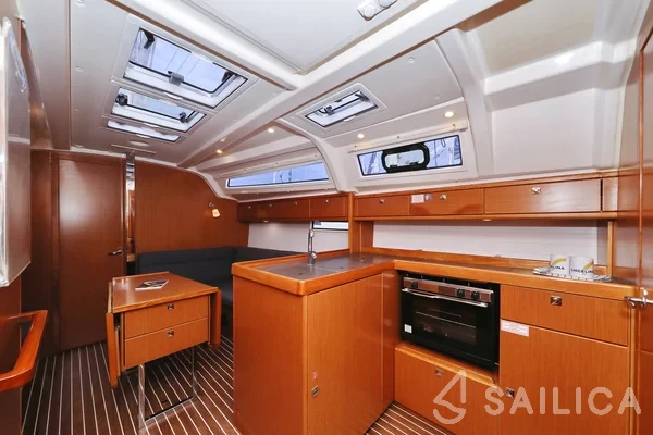 Bavaria 37 Cruiser - Yacht Charter Sailica