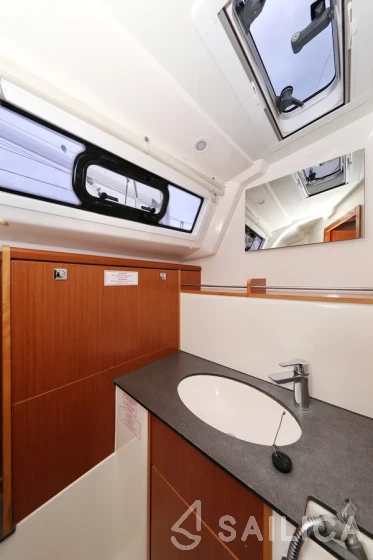 Bavaria 37 Cruiser - Yacht Charter Sailica