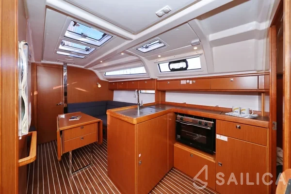 Bavaria 37 Cruiser - Yacht Charter Sailica