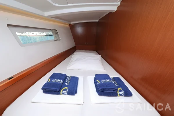 Oceanis 45 - Yacht Charter Sailica