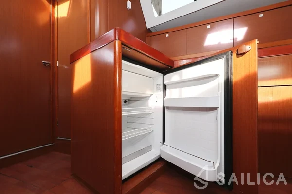 Oceanis 45 - Yacht Charter Sailica
