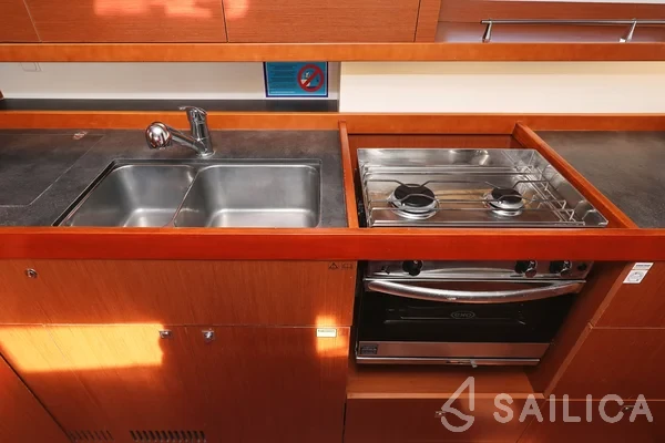 Oceanis 45 - Yacht Charter Sailica