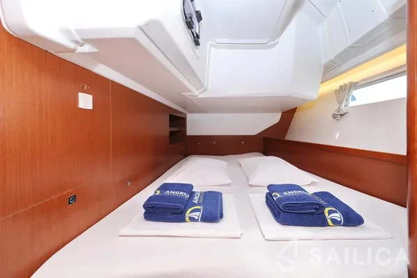 Oceanis 45 - Yacht Charter Sailica