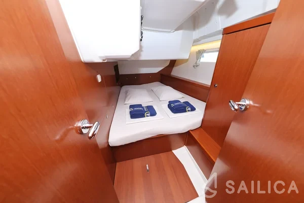 Oceanis 45 - Yacht Charter Sailica