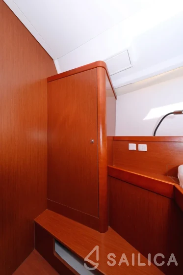 Oceanis 45 - Yacht Charter Sailica