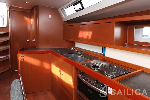 Oceanis 45 - Yacht Charter Sailica