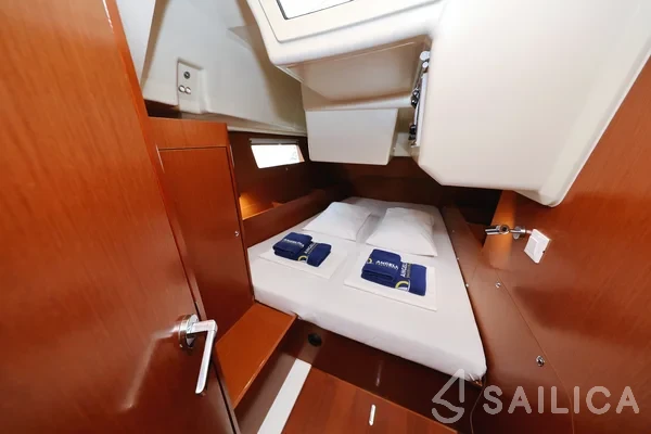 Oceanis 41.1 - Yacht Charter Sailica