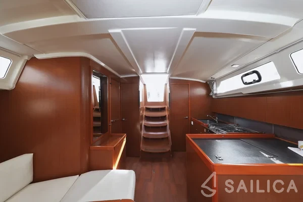 Oceanis 41.1 - Yacht Charter Sailica