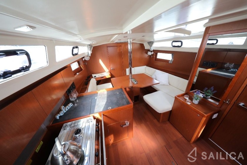 Oceanis 41.1 - Yacht Charter Sailica