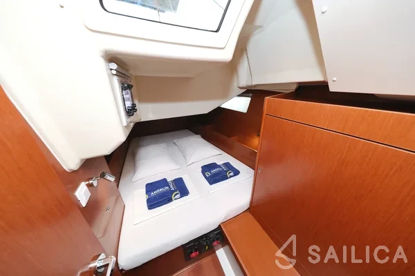 Oceanis 41.1 - Yacht Charter Sailica