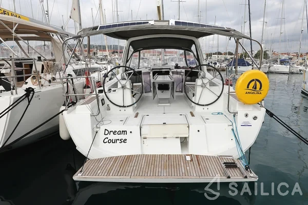 Oceanis 41.1 - Yacht Charter Sailica