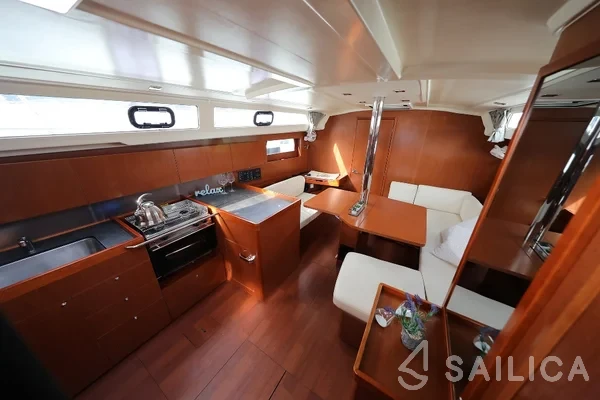 Oceanis 41.1 - Yacht Charter Sailica