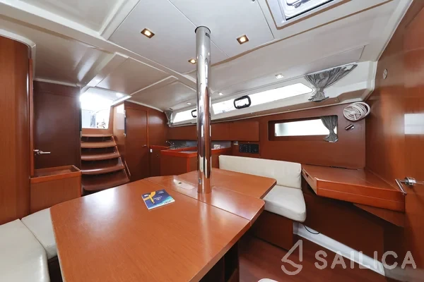 Oceanis 41.1 - Yacht Charter Sailica