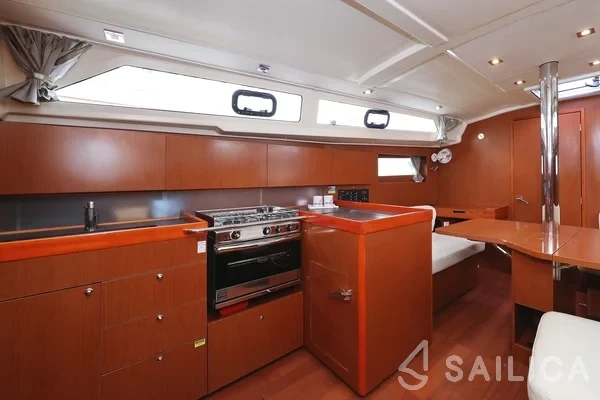 Oceanis 41.1 - Yacht Charter Sailica