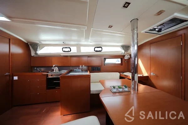 Oceanis 41.1 - Yacht Charter Sailica