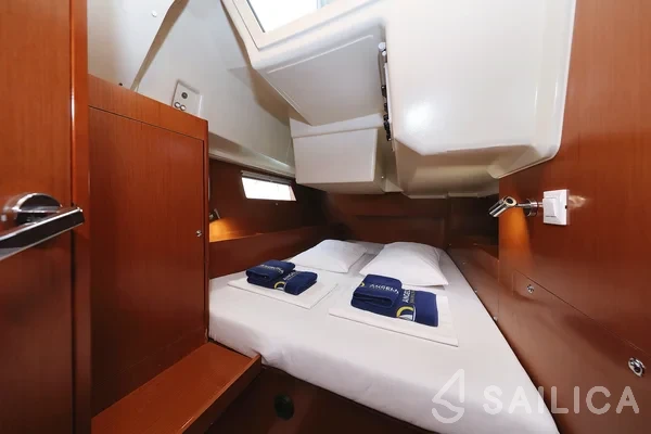Oceanis 41.1 - Yacht Charter Sailica