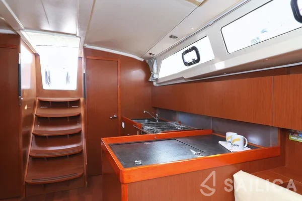 Oceanis 41.1 - Yacht Charter Sailica