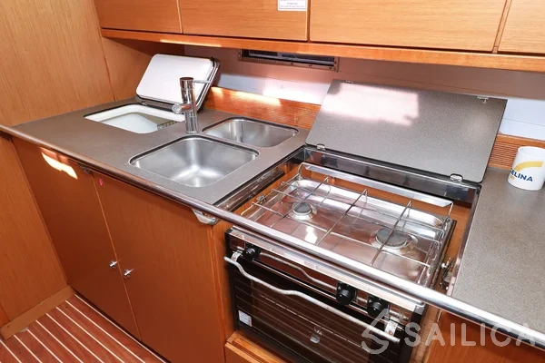 Bavaria 40 Cruiser - Yacht Charter Sailica