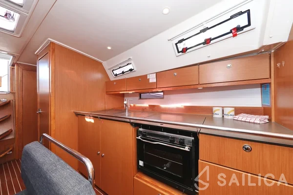 Bavaria 40 Cruiser - Yacht Charter Sailica