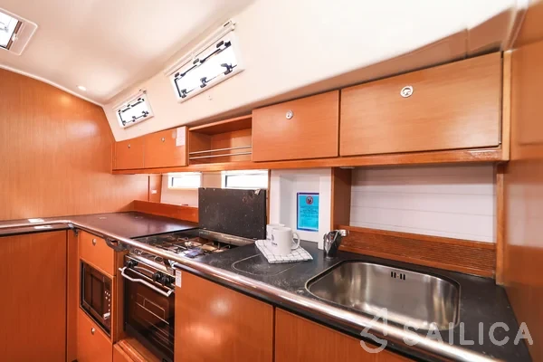 Bavaria 45 Cruiser - Yacht Charter Sailica
