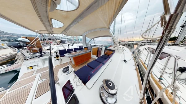 Oceanis 45 - Yacht Charter Sailica