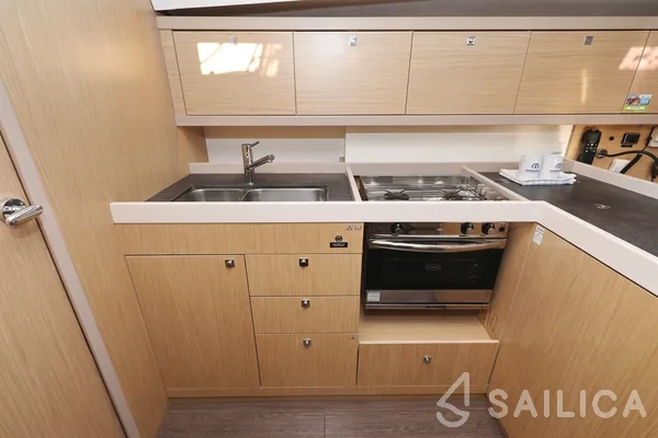 Oceanis 45 - Yacht Charter Sailica
