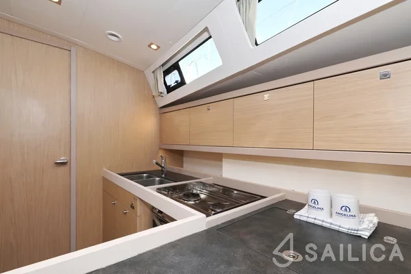 Oceanis 45 - Yacht Charter Sailica