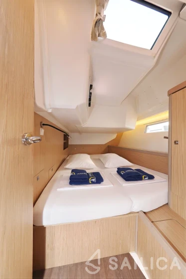 Oceanis 45 - Yacht Charter Sailica