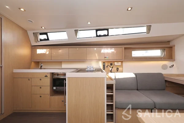 Oceanis 45 - Yacht Charter Sailica