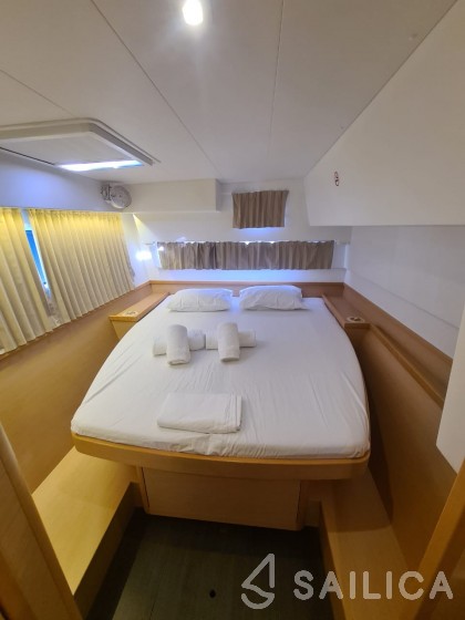 Lagoon 42 - Yacht Charter Sailica