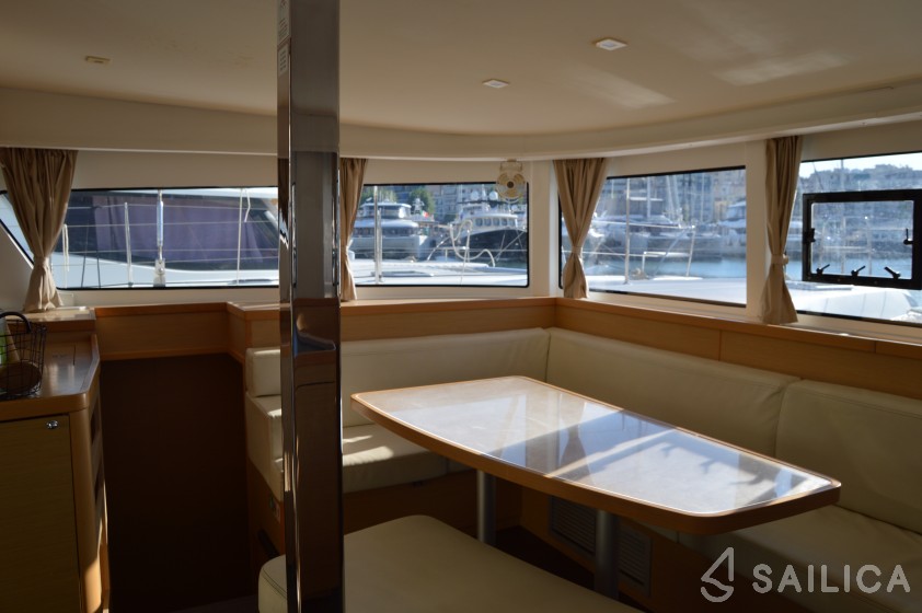 Lagoon 42 - Yacht Charter Sailica