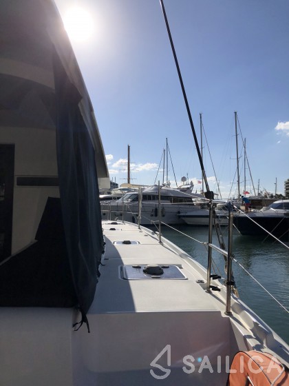Lagoon 42 - Yacht Charter Sailica