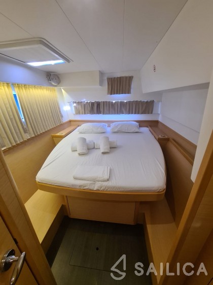 Lagoon 42 - Yacht Charter Sailica