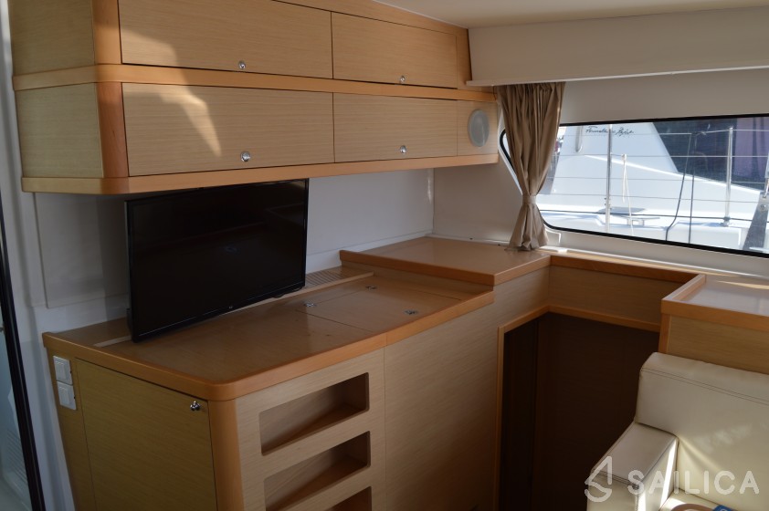 Lagoon 42 - Yacht Charter Sailica