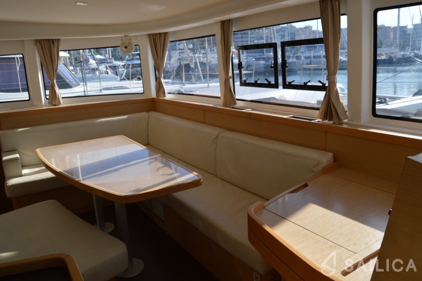 Lagoon 42 - Yacht Charter Sailica