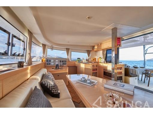 Lagoon 42 - Yacht Charter Sailica