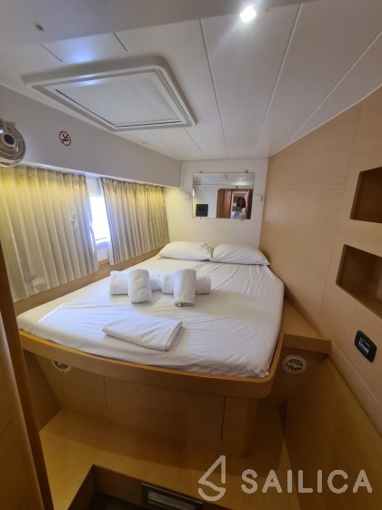 Lagoon 42 - Yacht Charter Sailica