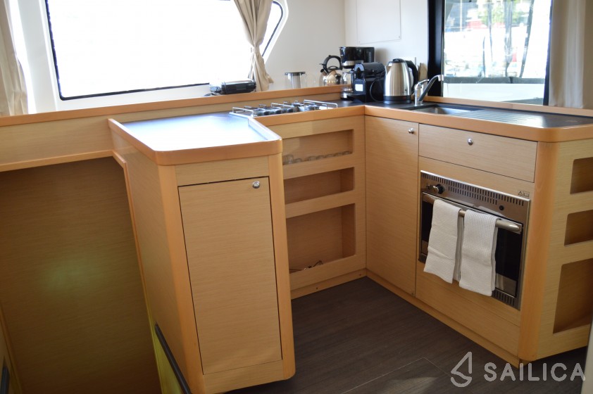Lagoon 42 - Yacht Charter Sailica