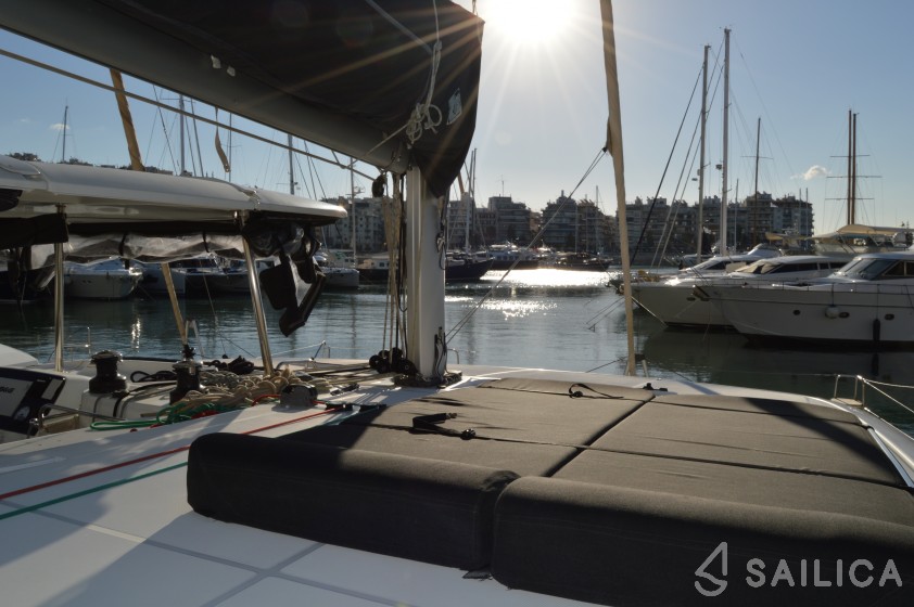 Lagoon 42 - Yacht Charter Sailica