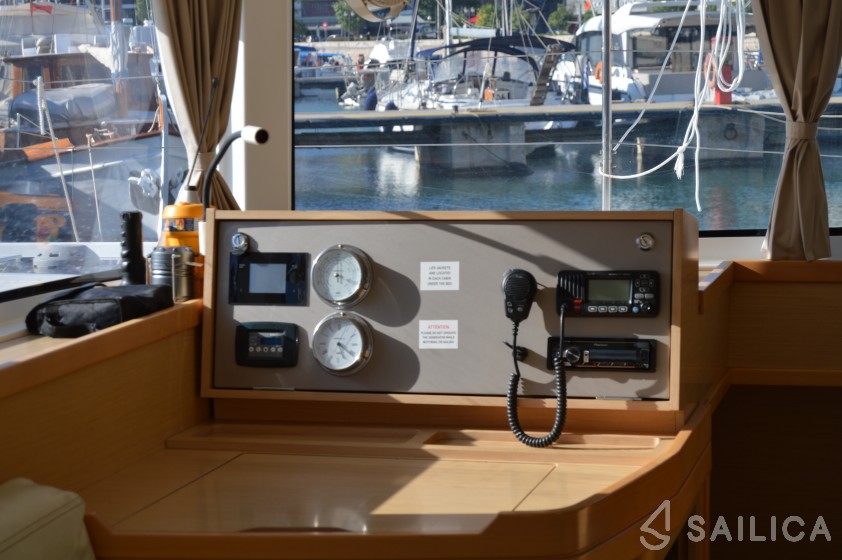 Lagoon 42 - Yacht Charter Sailica
