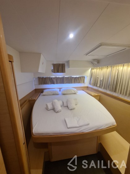 Lagoon 42 - Yacht Charter Sailica