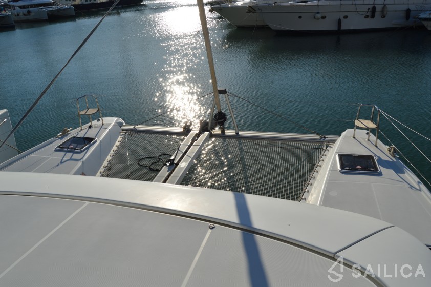 Lagoon 42 - Yacht Charter Sailica