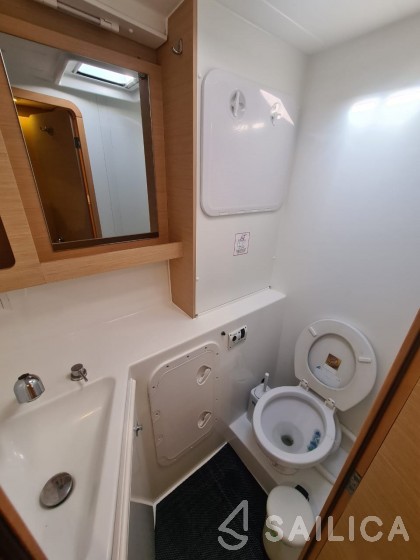 Lagoon 42 - Yacht Charter Sailica
