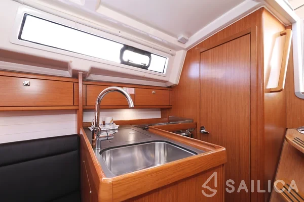 Bavaria 33 Cruiser - Yacht Charter Sailica